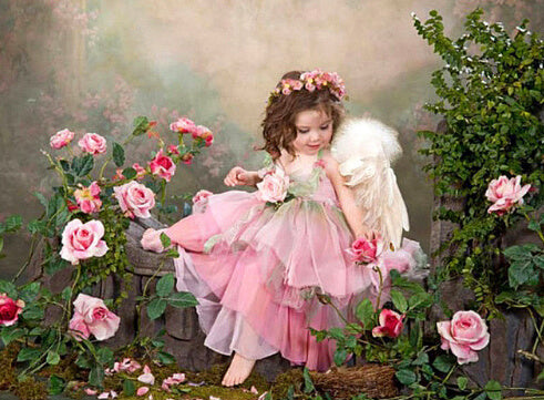 Diamond Painting Little Angel Girl Playing In The Flower Garden - OLOEE